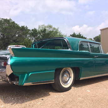 A Ruthless, de Austin, EUA, aplicou vinis Supreme Wrapping Film Emerald Pearl Metallic em um carro vintage