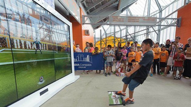 Torcedores do Houston Dynamo podem brincar com a instalação interativa