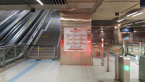 Peças com imagens da Hello Kitty foram instaladas em estações da Linha 5-Lilás